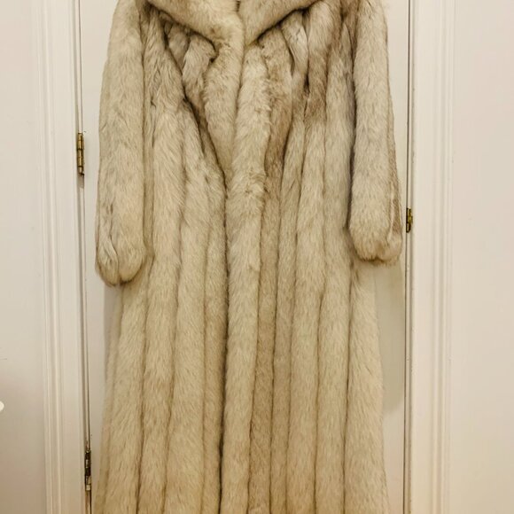 SAGA FOX NORWEGIAN FOX FUR COAT WOMANS Size Medium - Picture 4 of 16